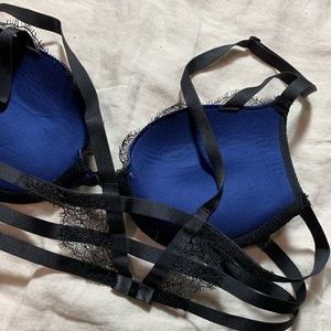 Very sexy Victoria’s Secret lace detail bra 34B